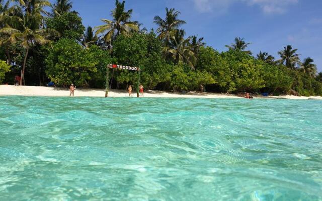 Thoddoo White Sand Inn