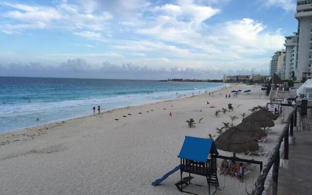 Cancun Plaza - Best Beach