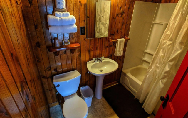 Foot of the Mountain Motel