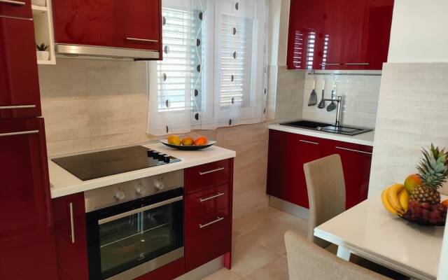 A1 Beachfront apt With big Terrace and sea View