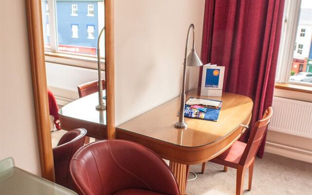 Alcock & Brown Hotel