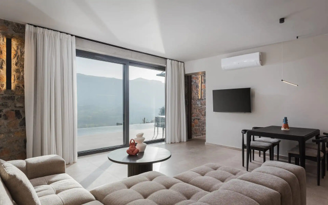 Neromai Cave Luxury Villas