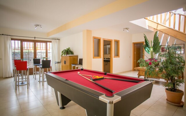 Luxury Villa With Private Heated Pool 15