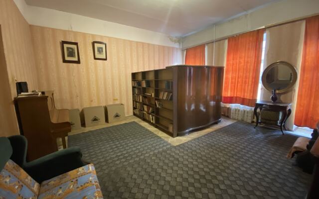 Apartment on Pestelya 4