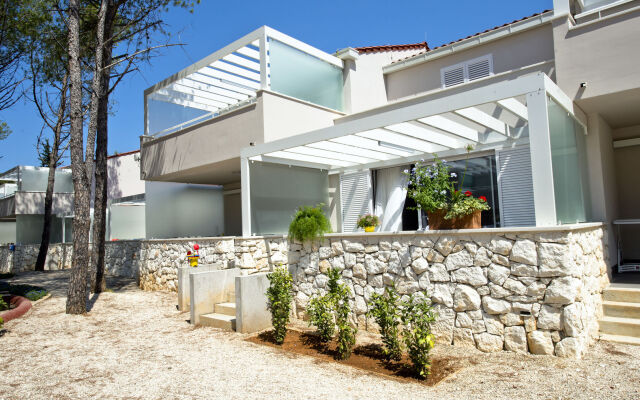 Zaton Holiday Resort Apartments