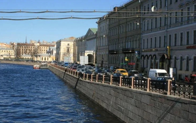 Anichkov Bridge Living Quarters