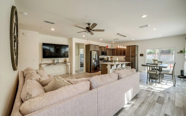Charming Bakersfield Home w/ Yard & Patio!