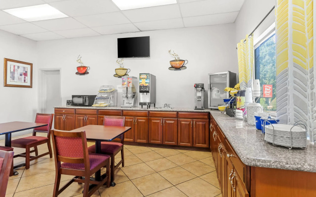 Days Inn by Wyndham Huntington