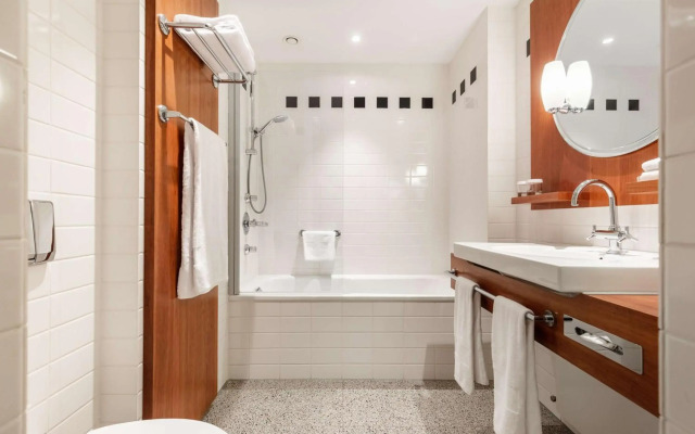 Montholon Paris Hotel