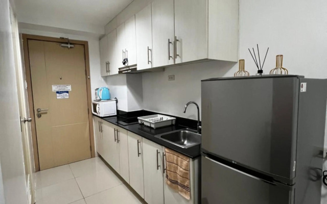 Staycation Sea Residences MOA Jermel