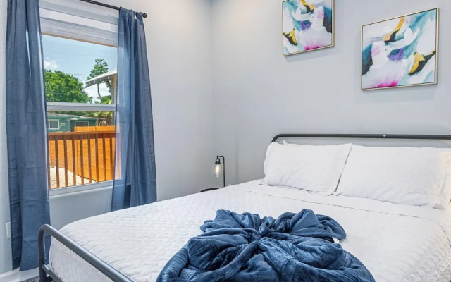 Heaven-sent Convenient 4br/ 3BA Near Downtown