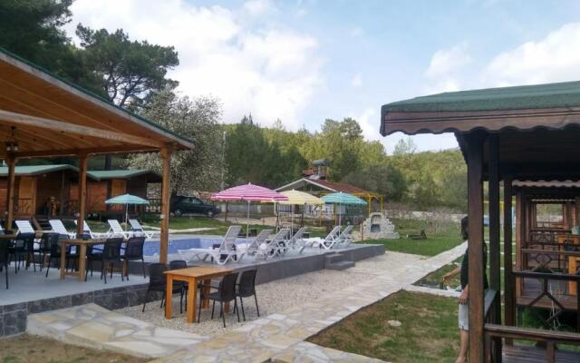 Feniks Agac Evleri