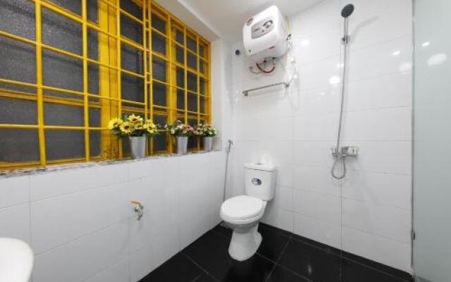 GREENY PRIVATE ROOM 100m to Hanoi Train Station