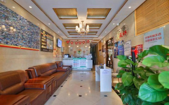 Super 8 Hotel by Wyndham Qianmen CaiShiKou Subway Station