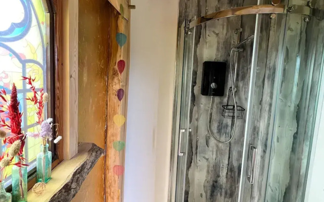 Luxury Shepherd's Hut Style Cabin With Views