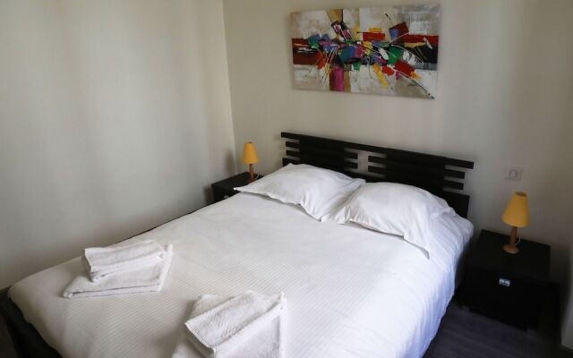 1bd Apartment Right Downtown