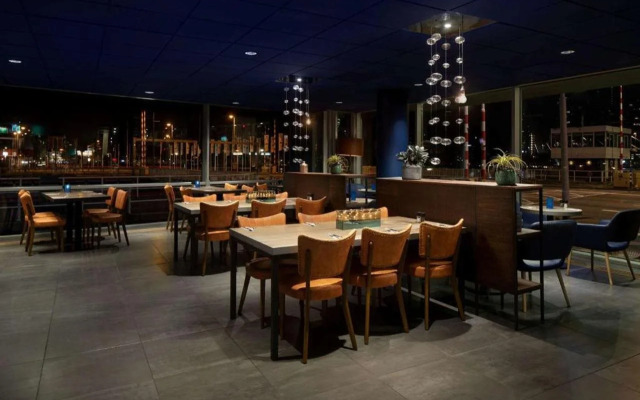 Отель DoubleTree by Hilton Rotterdam Centre