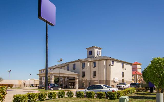 Clarion Inn & Suites Weatherford South