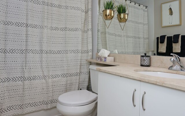 Neptune Townflats Premier 2 Bedrooms Condo Downtown Toronto