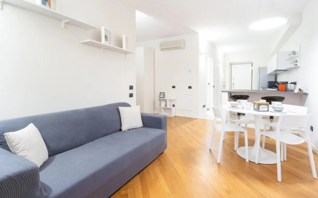 White Flat in Como City Center