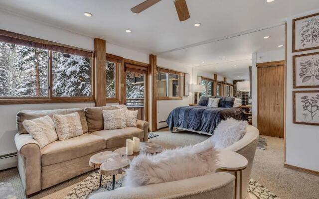 Laurelwood Condominiums Studio Premier Unit 304