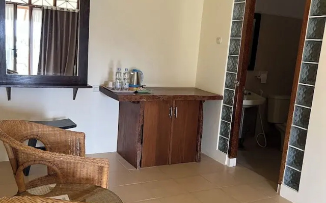 Arys lagoon bungalow & hotel