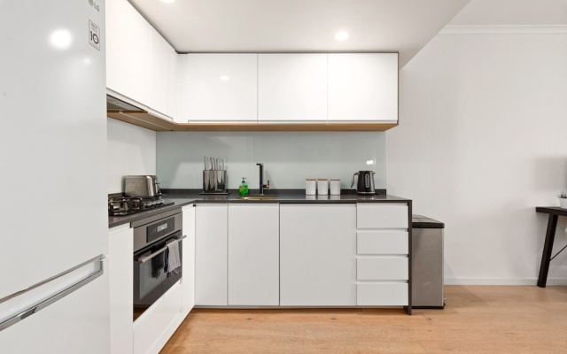 Spacious 1 Bed Near Manly Beach