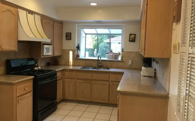 Lovely 2 Bedroom Home with Pool
