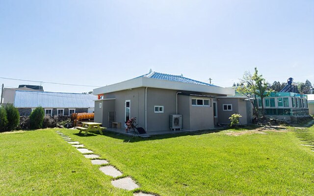 Seogwipo Wolpyeong I-kiz Pension