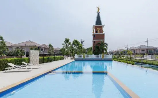 Pattaya town house three bedroom pool villa 【8 minutes drive to floating market + swimming pool】