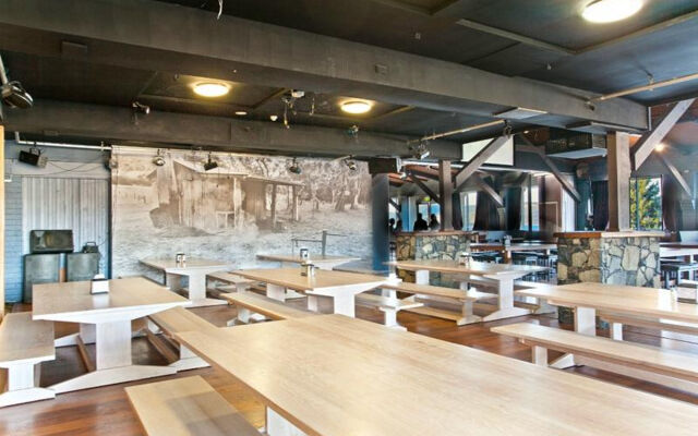 Lake Jindabyne Hotel