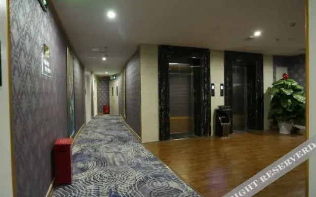 Yuefeng Hotel (Yangjiang Bus Terminal, Wal-Mart)