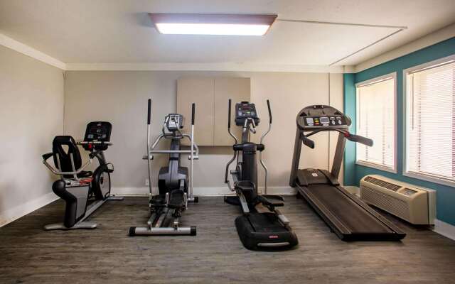 Days Inn by Wyndham Mobile I-65