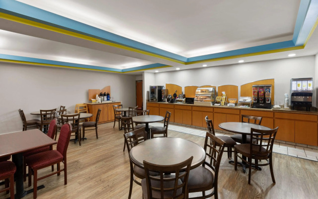 Days Inn by Wyndham Tulsa Central