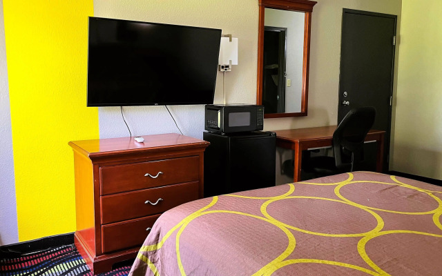 Super 8 by Wyndham Vincennes