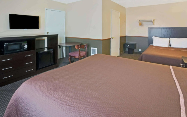 Travelodge by Wyndham Portland City Center