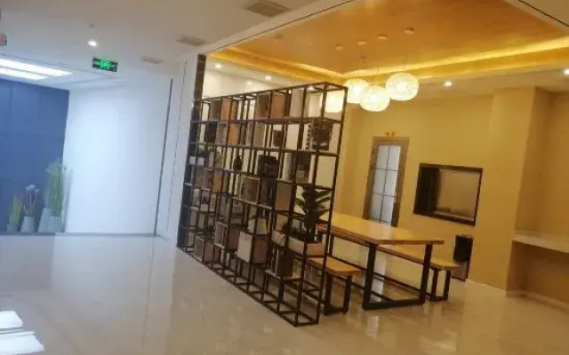 Lanxi Light Luxury Cinema Hotel (Zunyi Ningbo Road Branch)