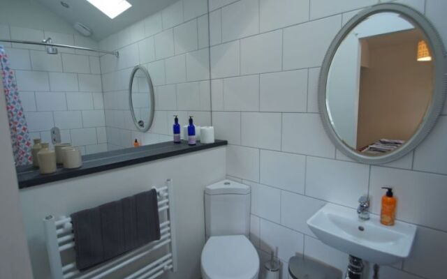 Holiday Home Cae Cwpwl