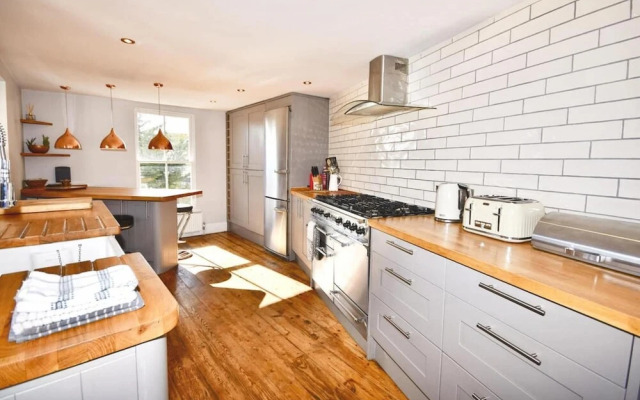 Vernon House Sleeps 8 in Old Cowes