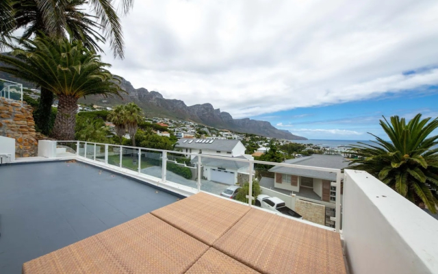 Stylish and Bright 1 Bedroom Apartment - Camps Bay