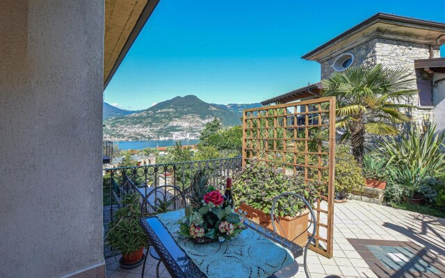 Beautiful Apartment in Monte Isola With 1 Bedrooms and Wifi