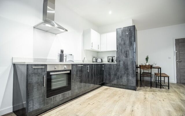 Luxe Apts PBoro Parking-Gym-Cinema