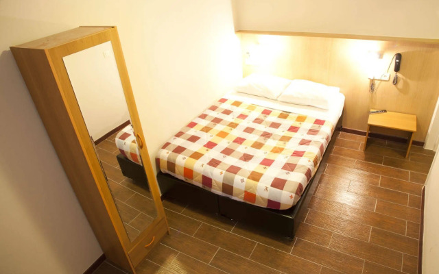 Hotel Barry