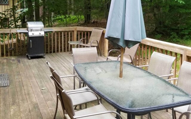 Pocono Mountain Home w/ 3 Community Lakes!