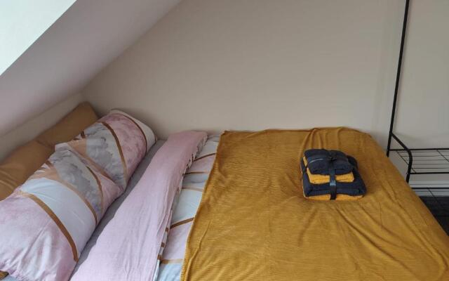Crystal Suite 4 - private parking - metro