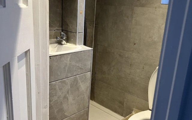 South London Single Bedroom in Mitcham