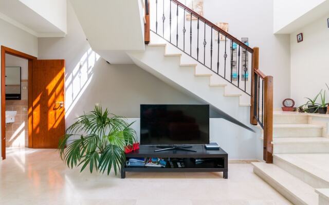 Spacious Apartment in Cruce de Arinaga With Terrace