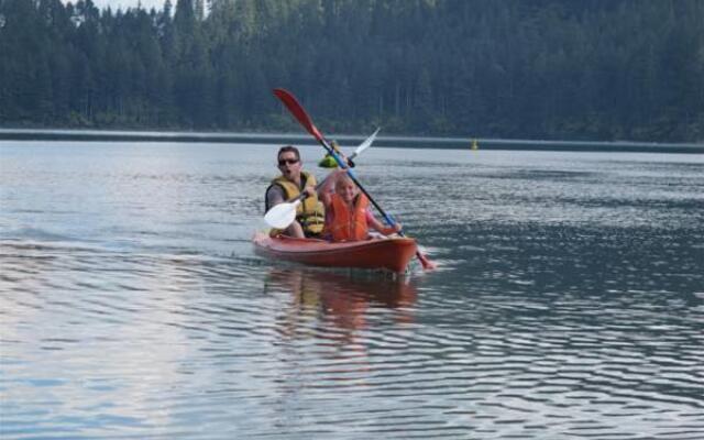 Blue Lake Top 10 Holiday Park