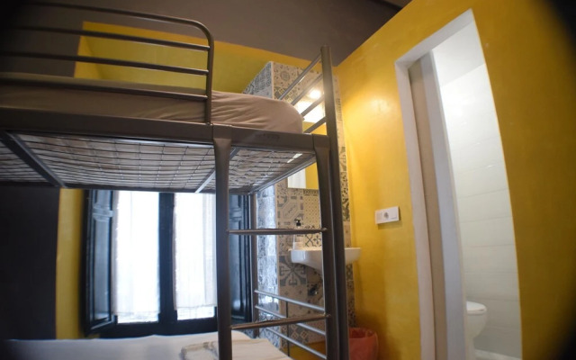 El Baobab Hostel