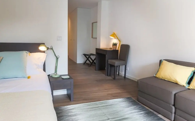 Trind5 · Samasal Trindade Apartments #5 Next to Aliados!